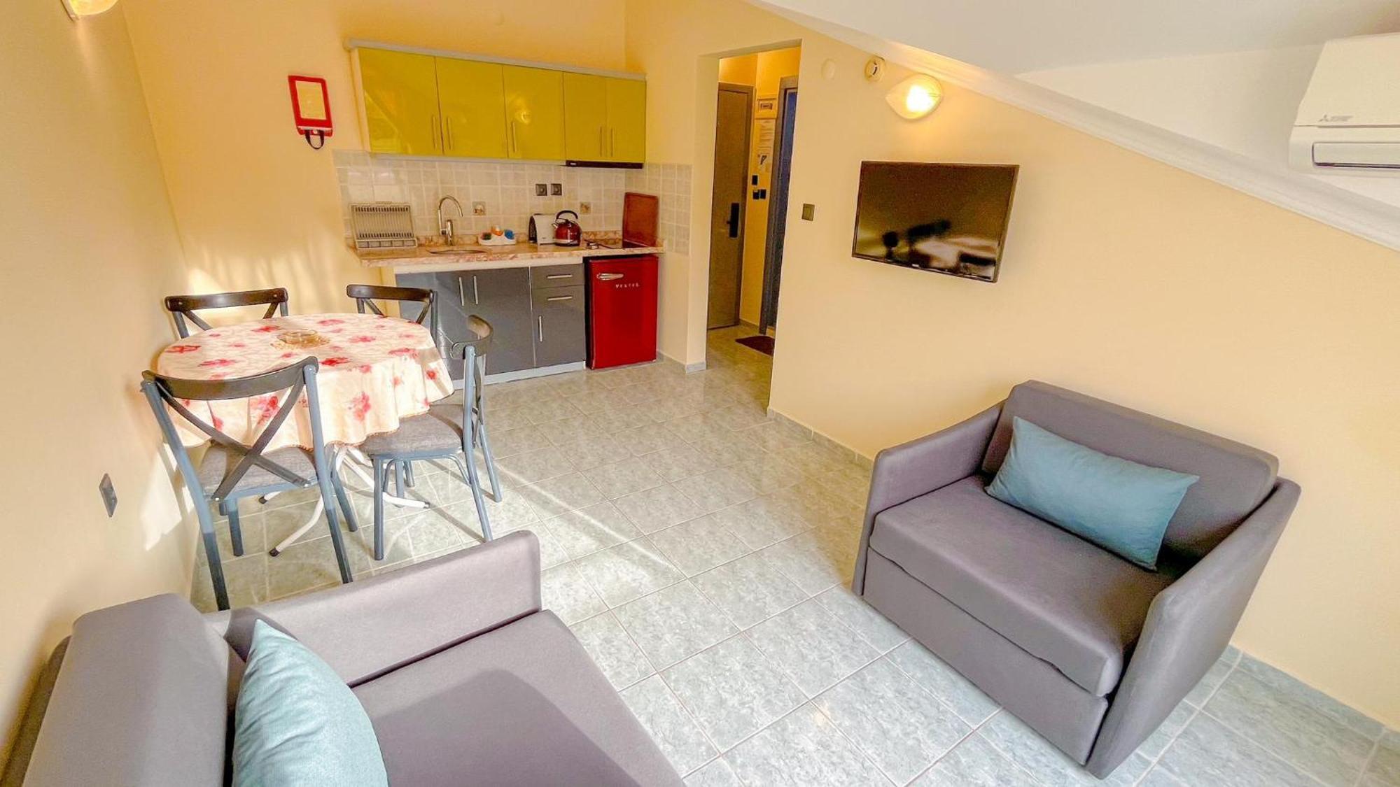 Ozlem 2 Apart Hotel Мармарис Екстериор снимка