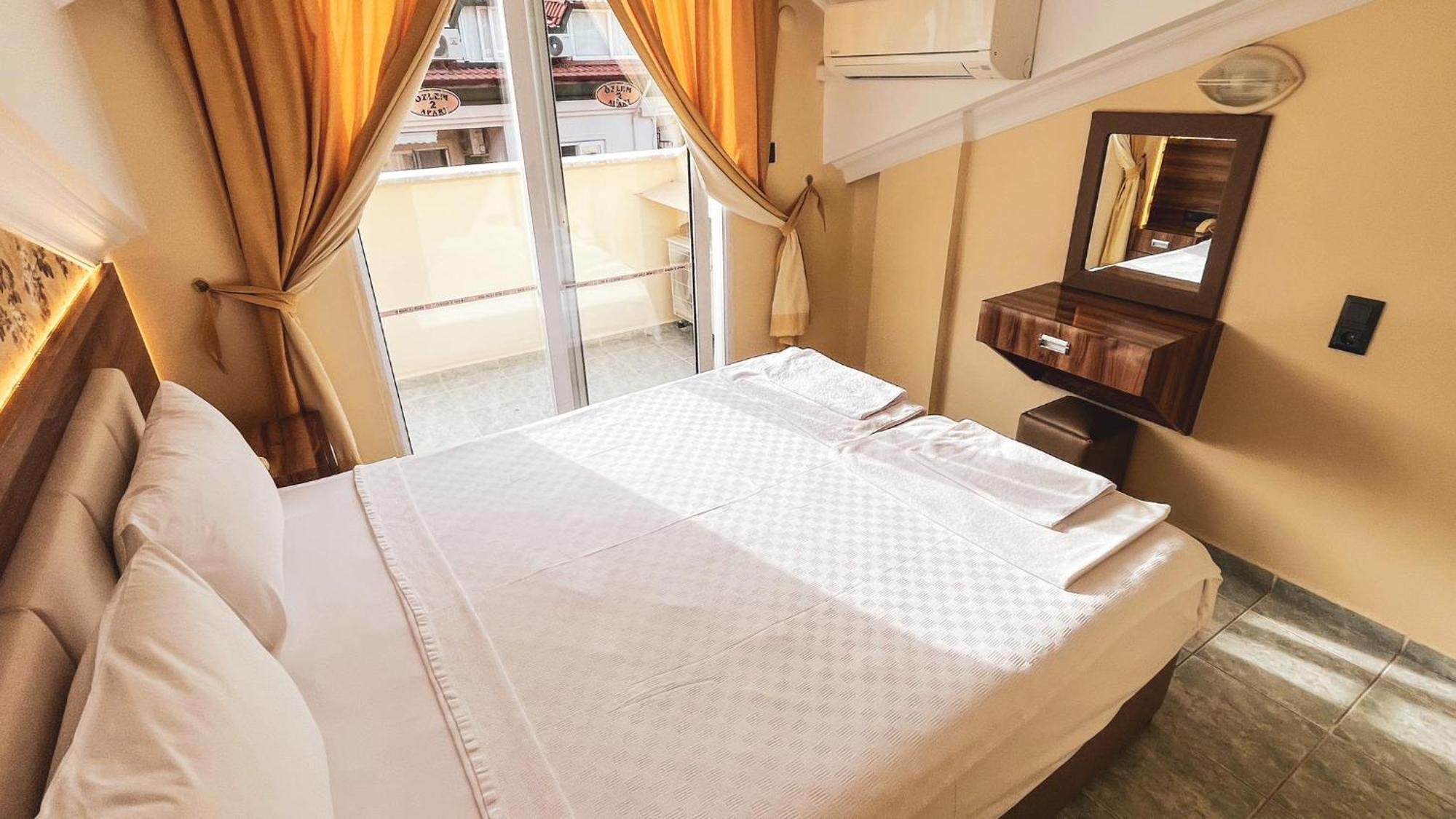 Ozlem 2 Apart Hotel Мармарис Екстериор снимка